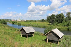 Kamenka flod i forntida Suzdal arkivfoton Kamenka flod i forntida Suzdal arkivfoton