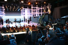 Kameramann auf Fernseherscheinen Kameramann auf Fernseherscheinen