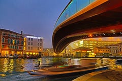 Kanal i Venedig p? natten, Italien royaltyfri bild Kanal i Venedig p? natten, Italien royaltyfri bild