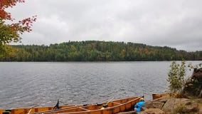 Kanu auf Boundary Waters See stockfoto Kanu auf Boundary Waters See stockfoto