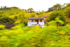 Kap Verdeberglandskap, litet hus på det vulkaniska och fertila landskapet, Santiago Island fotografering för bildbyråer Kap Verdeberglandskap, litet hus på det vulkaniska och fertila landskapet, Santiago Island fotografering för bildbyråer