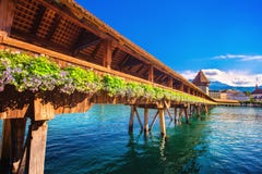 Kapellbro- och vattentorn i Luzern - Schweiz arkivfoton Kapellbro- och vattentorn i Luzern - Schweiz arkivfoton