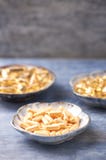 Kapslar för Coenzyme Q10, för omega 3 och för vitamin E dietary supplements arkivbilder Kapslar för Coenzyme Q10, för omega 3 och för vitamin E dietary supplements arkivbilder