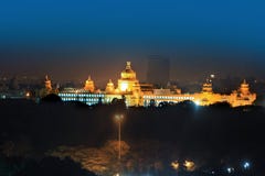 Karnataka-Landtagshaus in der Stadt von Bangalore, Indien lizenzfreies stockbild Karnataka-Landtagshaus in der Stadt von Bangalore, Indien lizenzfreies stockbild