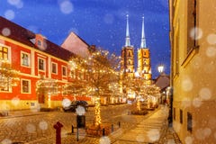 Kathedraal van St John bij nacht in Wroclaw, Polen Royalty-vrije Stock Afbeeldingen Kathedraal van St John bij nacht in Wroclaw, Polen Royalty-vrije Stock Afbeeldingen