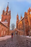 Katolsk kyrka av St Anne i Vilnius - katolsk kyrka, en monu arkivbild Katolsk kyrka av St Anne i Vilnius - katolsk kyrka, en monu arkivbild