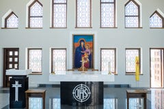 Kaunas Litauen - Maj 12, 2017: Inom av vår Lord Jesus Christs Resurrection Basilica i Kaunas arkivfoto Kaunas Litauen - Maj 12, 2017: Inom av vår Lord Jesus Christs Resurrection Basilica i Kaunas arkivfoto