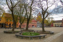 Kaunas Lithuania, 01 może 2017 Kaunas Stary miasteczko Rynek w wiosna czasie w wczesnym poranku obraz royalty free Kaunas Lithuania, 01 może 2017 Kaunas Stary miasteczko Rynek w wiosna czasie w wczesnym poranku obraz royalty free