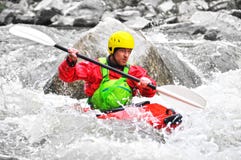 Kayaking som extrem och rolig sport royaltyfri foto Kayaking som extrem och rolig sport royaltyfri foto