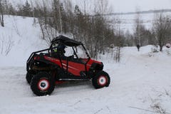 KAZAN, RUSSIE - 23 DÉCEMBRE 2017 : Ouverture de la saison d'hiver à Kazan Ring Canyon - libérez le salon de l'Auto ouvert - prése photographie stock libre de droits KAZAN, RUSSIE - 23 DÉCEMBRE 2017 : Ouverture de la saison d'hiver à Kazan Ring Canyon - libérez le salon de l'Auto ouvert - prése photographie stock libre de droits