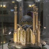 Kazan Ryssland - Augusti 9, 2018: Skalabandmademodell av den Kul Sharif Mosque insidan av Kul Sharif Mosque på den Kazan staden royaltyfri fotografi Kazan Ryssland - Augusti 9, 2018: Skalabandmademodell av den Kul Sharif Mosque insidan av Kul Sharif Mosque på den Kazan staden royaltyfri fotografi