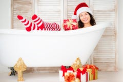 Kerstmanmeisje dat pret heeft thuis royalty-vrije stock foto's Kerstmanmeisje dat pret heeft thuis royalty-vrije stock foto's