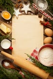 Kerstmis - de achtergrond van de bakselcake met deegingrediënten Kerstmis - de achtergrond van de bakselcake met deegingrediënten