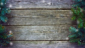 Kerstmis en de Gelukkige achtergrond van de Nieuwjaarvakantie met natuurlijke sparsparren, op houten achtergrond, de Kaartconcept royalty-vrije stock foto Kerstmis en de Gelukkige achtergrond van de Nieuwjaarvakantie met natuurlijke sparsparren, op houten achtergrond, de Kaartconcept royalty-vrije stock foto