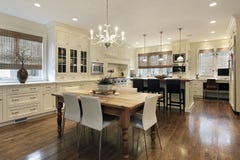 Keuken met witte cabinetry royalty-vrije stock afbeelding Keuken met witte cabinetry royalty-vrije stock afbeelding