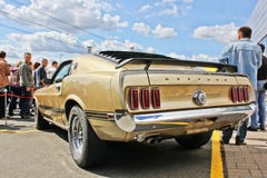 Kiev, Ucraina - November17, 2017: Ford Mustang Mach 1 1969 Automobile del muscolo Rotelle calde fotografia stock libera da diritti Kiev, Ucraina - November17, 2017: Ford Mustang Mach 1 1969 Automobile del muscolo Rotelle calde fotografia stock libera da diritti