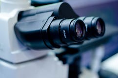 Kiev, Ukraine - 22 novembre 2018 : Microscope métallurgique de l'éclipse MA200 de Nikon image libre de droits Kiev, Ukraine - 22 novembre 2018 : Microscope métallurgique de l'éclipse MA200 de Nikon image libre de droits