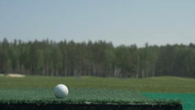 Kij na piłce Kij golfowy na polu golfowym Golfowy wyposażenie, piłka golfowa i kij, Sporta kurs zdjęcie stock Kij na piłce Kij golfowy na polu golfowym Golfowy wyposażenie, piłka golfowa i kij, Sporta kurs zdjęcie stock