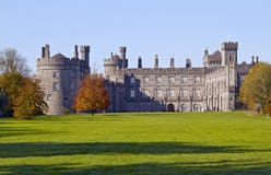 Kilkenny-Schloss und Park stockfotografie Kilkenny-Schloss und Park stockfotografie