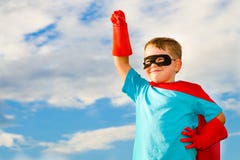 Kind dat een superhero beweert te zijn royalty-vrije stock afbeeldingen Kind dat een superhero beweert te zijn royalty-vrije stock afbeeldingen