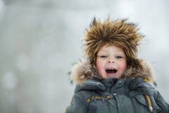 Kind im Winterhut Lizenzfreie Stockfotografie Kind im Winterhut Lizenzfreie Stockfotografie