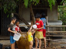 Kinderen in de provincie van de dag van Thailand Songkran stock afbeelding Kinderen in de provincie van de dag van Thailand Songkran stock afbeelding