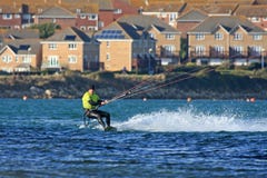 Kitesurfer dans le port de Portland Photographie stock libre de droits Kitesurfer dans le port de Portland Photographie stock libre de droits