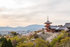 Kiyomizu dery świątynia w wiośnie fotografia royalty free Kiyomizu dery świątynia w wiośnie fotografia royalty free