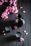 Klaar om belang met bloeiende bloemen te drinken royalty-vrije stock afbeeldingen Klaar om belang met bloeiende bloemen te drinken royalty-vrije stock afbeeldingen