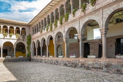 Klasztor Santo Domingo podwórze przy Qoricancha inka ruinami - Cusco, Peru zdjęcie stock Klasztor Santo Domingo podwórze przy Qoricancha inka ruinami - Cusco, Peru zdjęcie stock