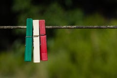 Kleidungsstifte in Italien lizenzfreie stockfotografie Kleidungsstifte in Italien lizenzfreie stockfotografie