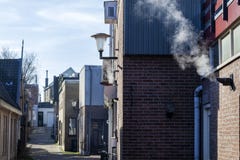 Kleine Straße mit Weinleseindustriebauten lizenzfreie stockbilder Kleine Straße mit Weinleseindustriebauten lizenzfreie stockbilder