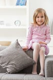 Kleines Mädchen im Rosa lizenzfreie stockfotos Kleines Mädchen im Rosa lizenzfreie stockfotos
