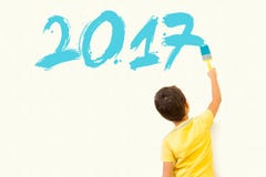 Kleinkind, das neues Jahr 2017 zeichnet stockfotografie Kleinkind, das neues Jahr 2017 zeichnet stockfotografie