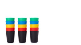 Kleurenemmers voor spel of dranken op witte achtergrond worden geïsoleerd die exemplaarruimte, malplaatje stock foto's Kleurenemmers voor spel of dranken op witte achtergrond worden geïsoleerd die exemplaarruimte, malplaatje stock foto's