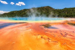 Kleurrijk van de Grote Prismatische Lente in het Nationale Park van Yellowstone, Wyoming Stock Fotografie Kleurrijk van de Grote Prismatische Lente in het Nationale Park van Yellowstone, Wyoming Stock Fotografie