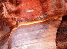 Kleurrijke rotslagen in Petra stock fotografie Kleurrijke rotslagen in Petra stock fotografie