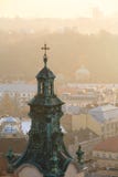 Klocka torn av den latinska domkyrkan i Lviv, Ukraina Solnedgång på den Lviv staden Top beskådar royaltyfri bild Klocka torn av den latinska domkyrkan i Lviv, Ukraina Solnedgång på den Lviv staden Top beskådar royaltyfri bild