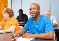 Knappe Afrikaans-Amerikaanse Student stock afbeeldingen Knappe Afrikaans-Amerikaanse Student stock afbeeldingen