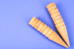 Knapperige wafelkegels voor room, roomijs stock afbeelding Knapperige wafelkegels voor room, roomijs stock afbeelding