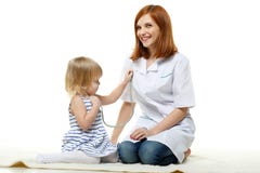 Kobieta doktorski i mały pacjent. Pediatrie. zdjęcie stock Kobieta doktorski i mały pacjent. Pediatrie. zdjęcie stock