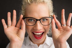 Kobieta ma nowych szkła obraz stock Kobieta ma nowych szkła obraz stock