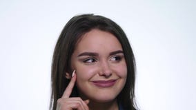 Kobieta pomysł Atrakcyjny młoda kobieta seansu gest który przychodził up z doskonałym pomysłem zbiory wideo Kobieta pomysł Atrakcyjny młoda kobieta seansu gest który przychodził up z doskonałym pomysłem zbiory wideo