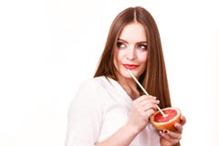Kobieta trzyma grapefruitowego pije sok od owoc fotografia royalty free Kobieta trzyma grapefruitowego pije sok od owoc fotografia royalty free