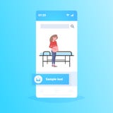 Kobieta w ciąży stoi blisko łóżka szpitalnego i trzyma jej brzuch prenatal opieki pojęcia macierzyńskiego ciążowego smartphone ilustracja wektor Kobieta w ciąży stoi blisko łóżka szpitalnego i trzyma jej brzuch prenatal opieki pojęcia macierzyńskiego ciążowego smartphone ilustracja wektor