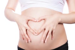 Kobieta W Ciąży trzyma jej ręki w kierowym kształcie na jej dziecko garbku Ciężarny brzuch z palca serca symbolem Zdjęcia Stock Kobieta W Ciąży trzyma jej ręki w kierowym kształcie na jej dziecko garbku Ciężarny brzuch z palca serca symbolem Zdjęcia Stock