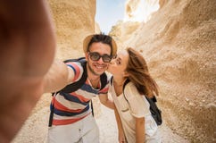 Kocha pary bierze selfie wycieczkuje na wakacje obraz stock Kocha pary bierze selfie wycieczkuje na wakacje obraz stock