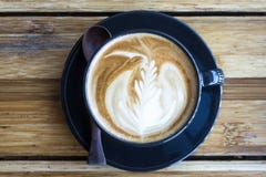Koffiekop met ochtendzonlicht op houten lijstachtergrond royalty-vrije stock foto's Koffiekop met ochtendzonlicht op houten lijstachtergrond royalty-vrije stock foto's
