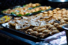 Kokosnötkräm bakar ihop en thailändsk efterrätt av thai gatamat arkivbild Kokosnötkräm bakar ihop en thailändsk efterrätt av thai gatamat arkivbild