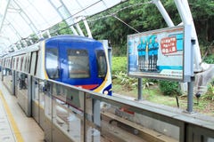 Kollektivtrafikjärnvägsstationen arkivbild Kollektivtrafikjärnvägsstationen arkivbild